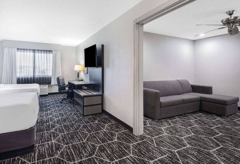 Отель La Quinta By Wyndham Evansville