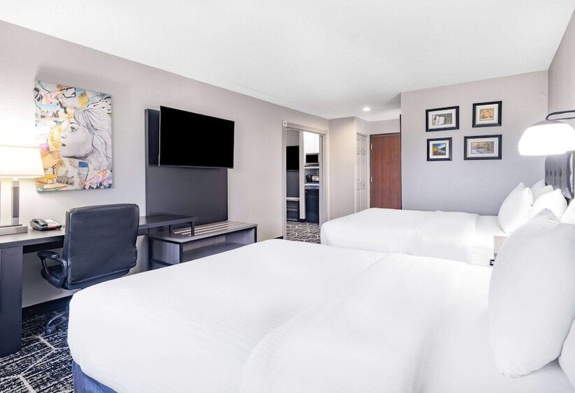 Отель La Quinta By Wyndham Evansville