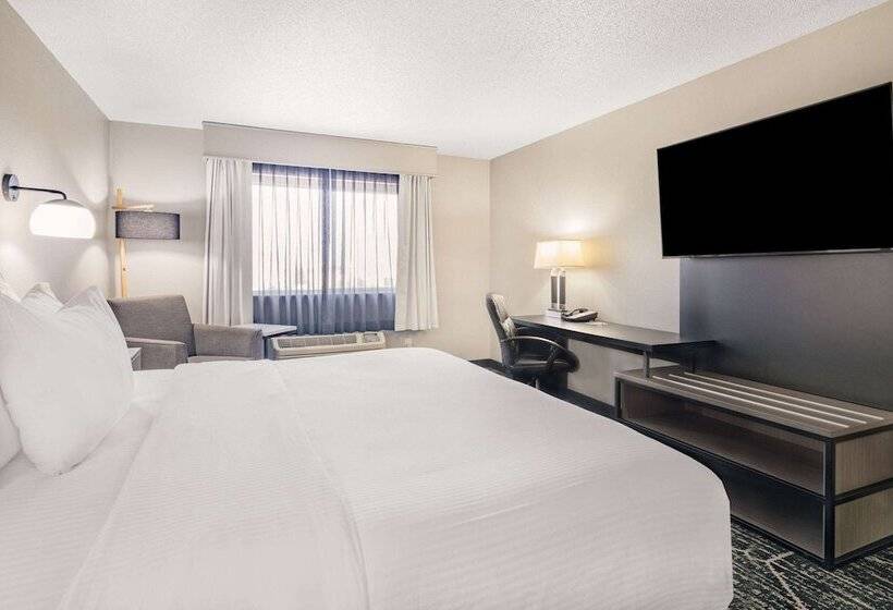 Отель La Quinta By Wyndham Evansville