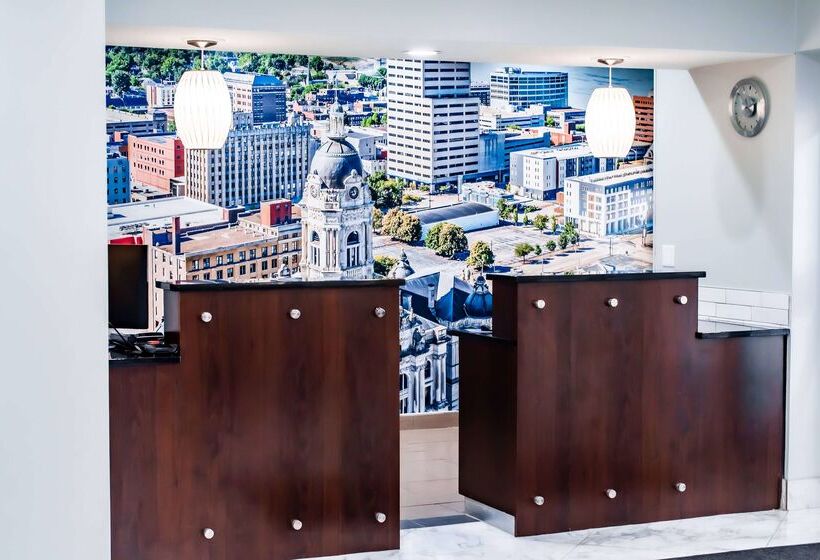 Отель La Quinta By Wyndham Evansville