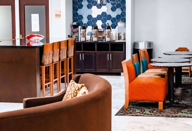 Отель La Quinta By Wyndham Evansville