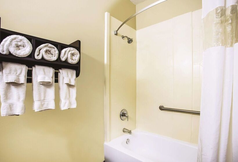 Отель La Quinta By Wyndham Evansville