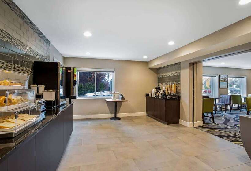 هتل La Quinta By Wyndham Hartford Bradley Airport