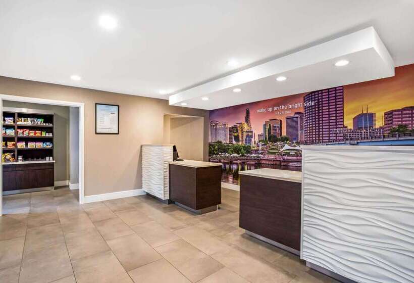 هتل La Quinta By Wyndham Hartford Bradley Airport