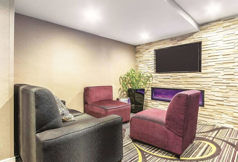 هتل La Quinta By Wyndham Hartford Bradley Airport