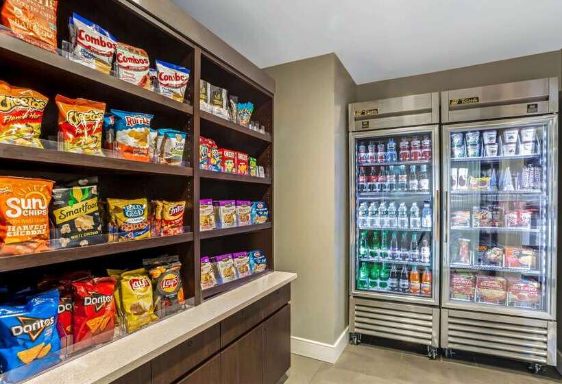 هتل La Quinta By Wyndham Hartford Bradley Airport