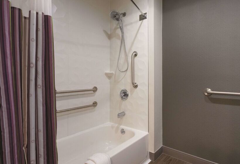 هتل La Quinta By Wyndham Hartford Bradley Airport