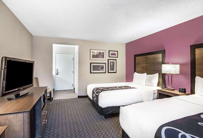 هتل La Quinta By Wyndham Hartford Bradley Airport