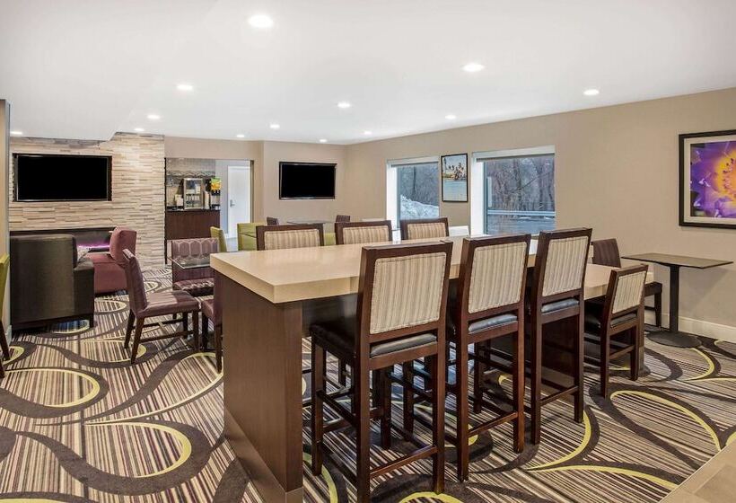 هتل La Quinta By Wyndham Hartford Bradley Airport