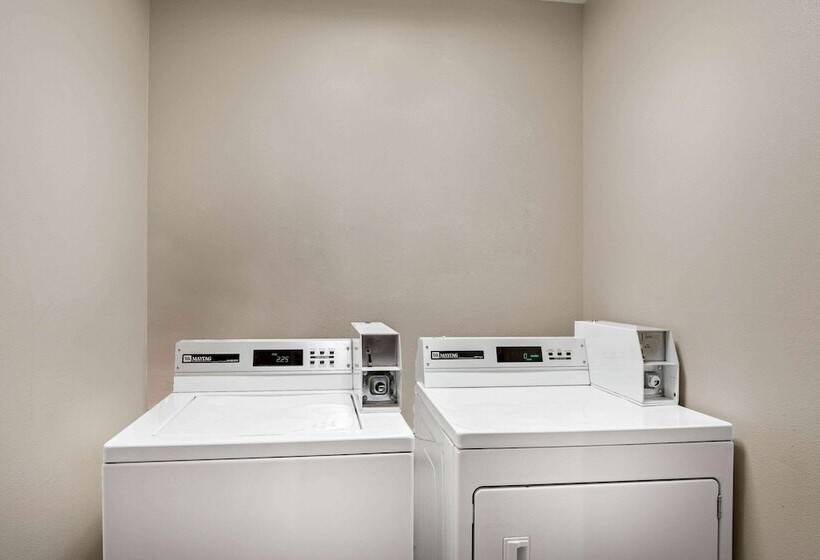 هتل La Quinta By Wyndham Hartford Bradley Airport