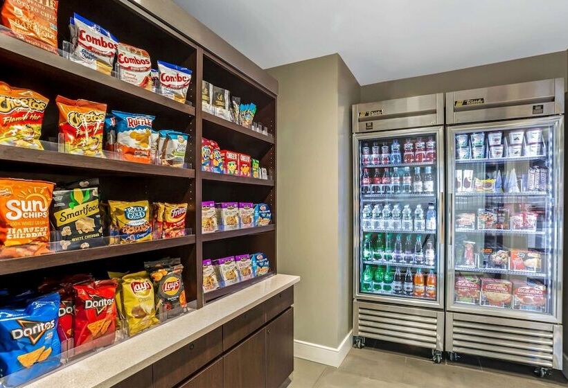 هتل La Quinta By Wyndham Hartford Bradley Airport