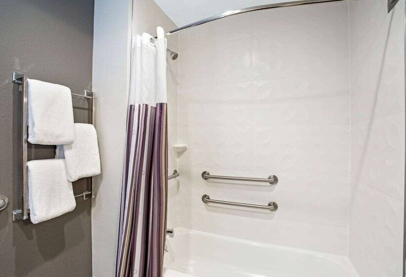 هتل La Quinta By Wyndham Hartford Bradley Airport