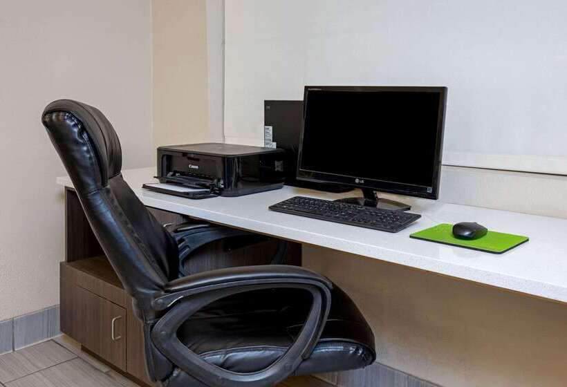 בית מלון כפרי La Quinta Inn & Suites By Wyndham Las Vegas Nellis