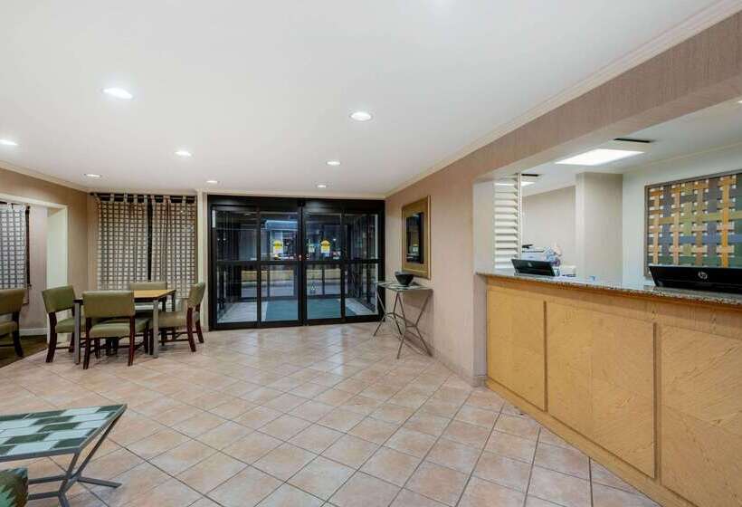 فندق La Quinta By Wyndham Mansfield Oh