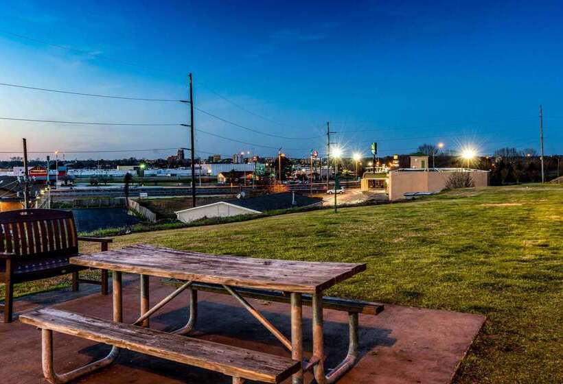 فندق Baymont By Wyndham Meridian