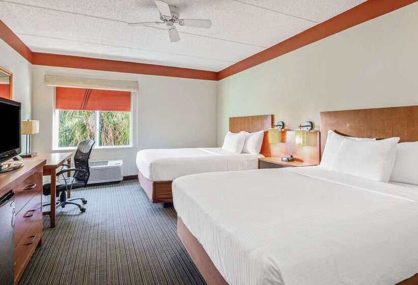 בית מלון כפרי La Quinta By Wyndham Miami Cutler Bay