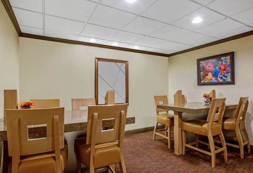 בית מלון כפרי La Quinta By Wyndham Miami Cutler Bay