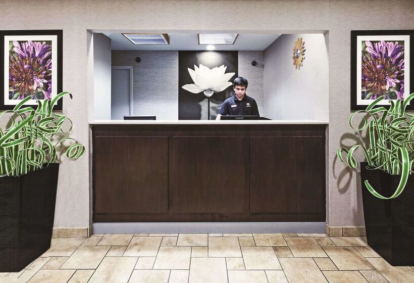 هتل La Quinta By Wyndham N Little Rock   Mccain Mall