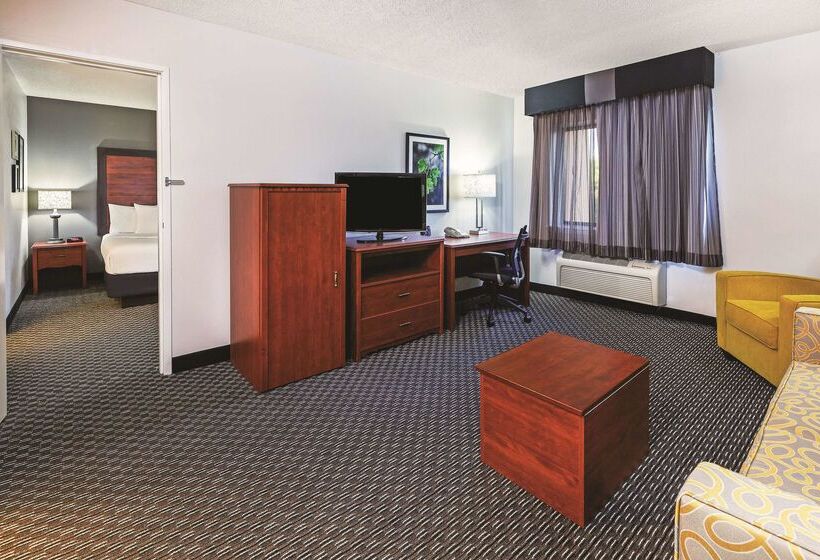 هتل La Quinta By Wyndham N Little Rock   Mccain Mall