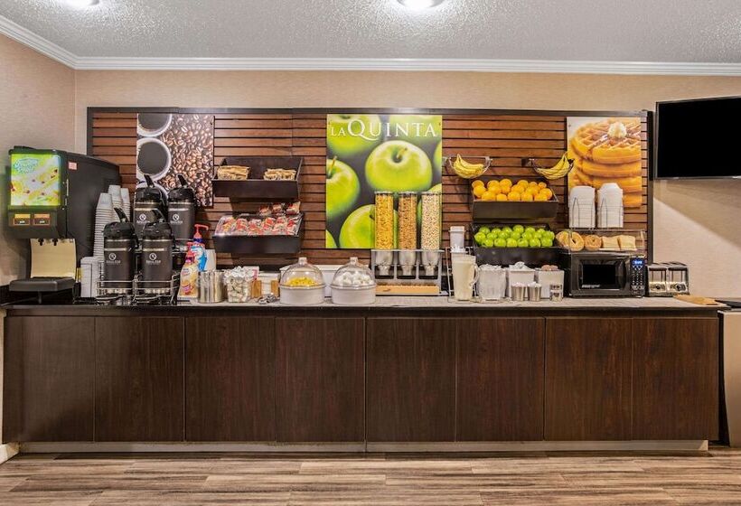 Отель La Quinta By Wyndham N Little Rock   Mccain Mall