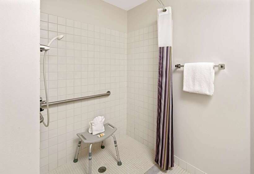 فندق La Quinta By Wyndham Naples East