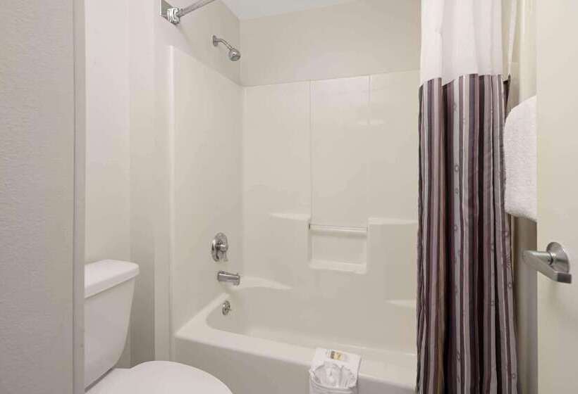 فندق La Quinta By Wyndham Naples East