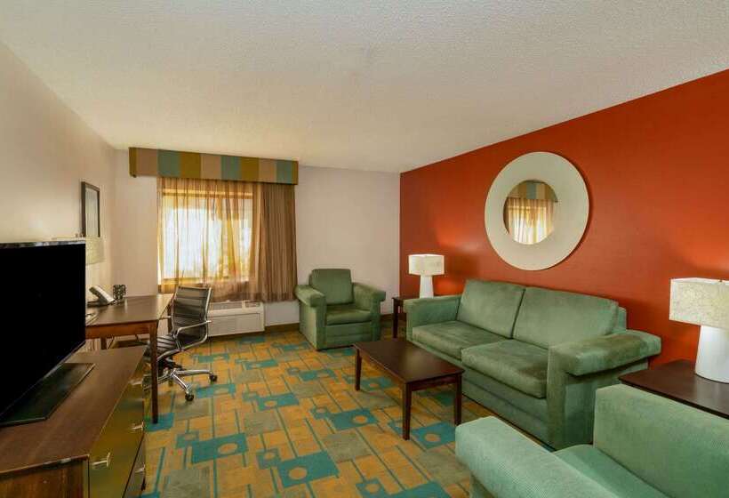 هتل La Quinta By Wyndham Nashville Airport