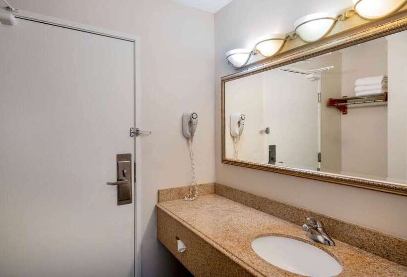 هتل La Quinta By Wyndham Nashville Airport