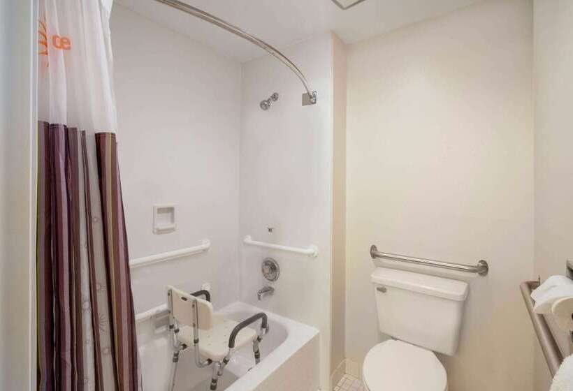 هتل La Quinta By Wyndham Nashville Airport