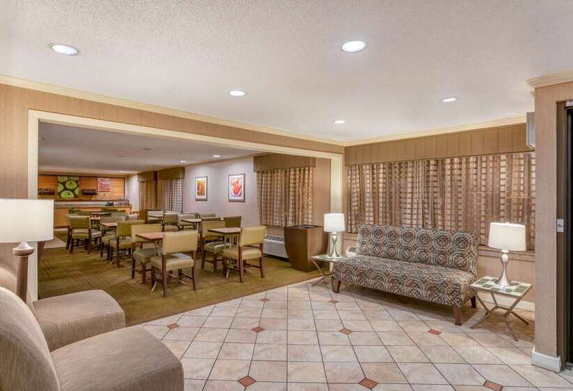 هتل La Quinta By Wyndham Nashville Airport