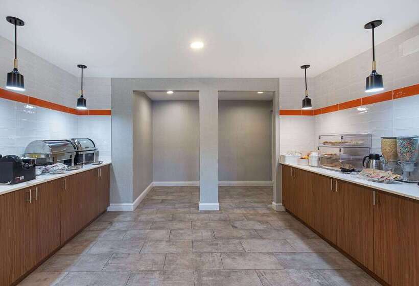 هتل La Quinta By Wyndham Nashville Airport