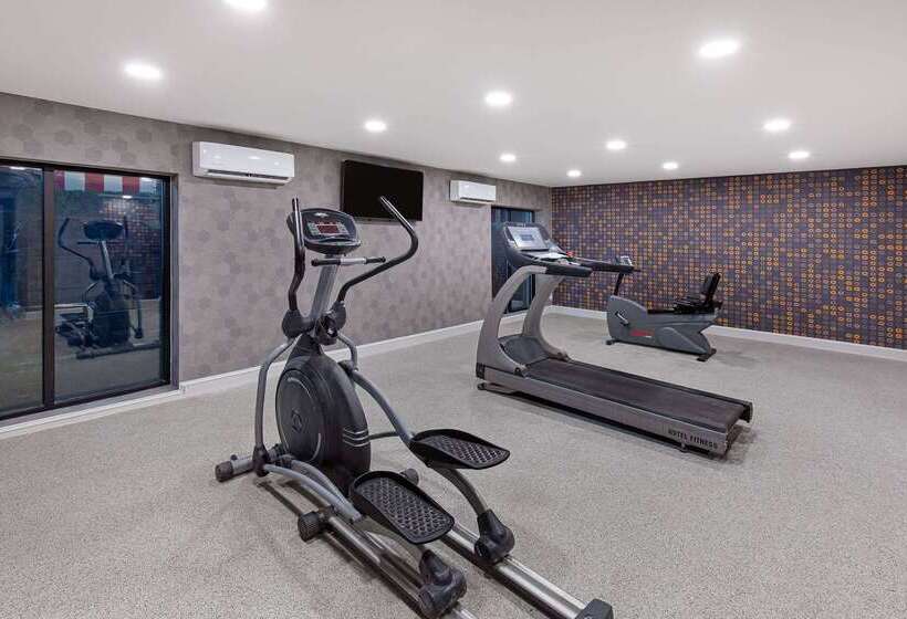 هتل La Quinta By Wyndham Nashville Airport