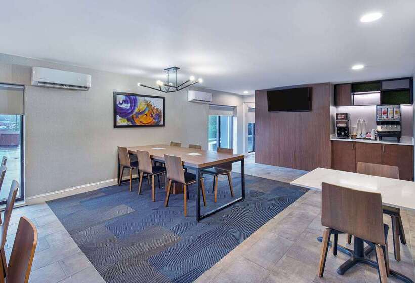 هتل La Quinta By Wyndham Nashville Airport