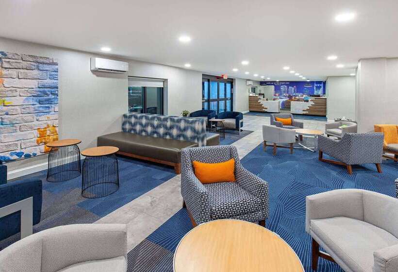 هتل La Quinta By Wyndham Nashville Airport