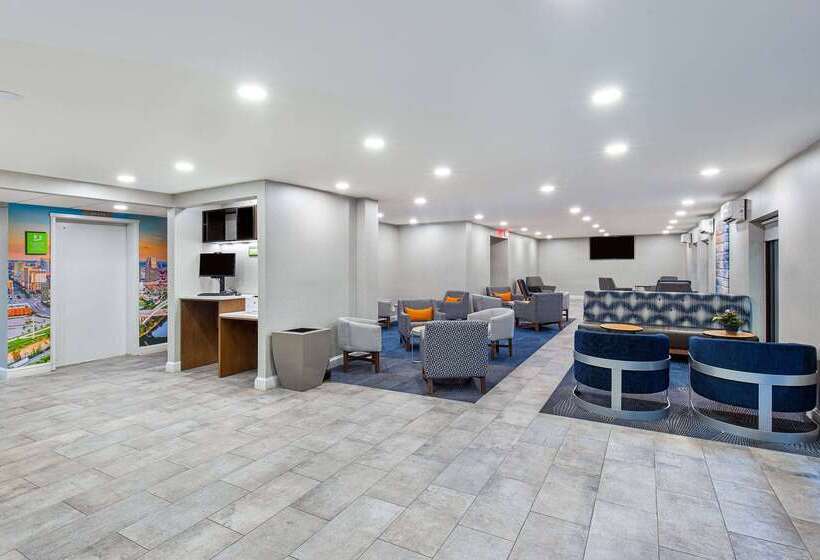 هتل La Quinta By Wyndham Nashville Airport