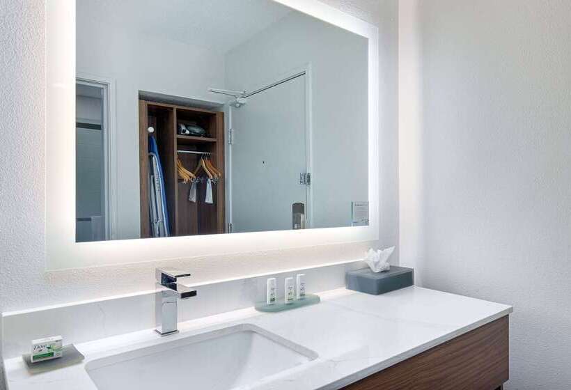 هتل La Quinta By Wyndham Nashville Airport