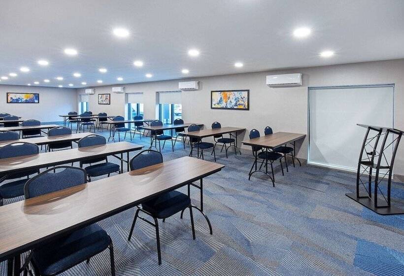 هتل La Quinta By Wyndham Nashville Airport