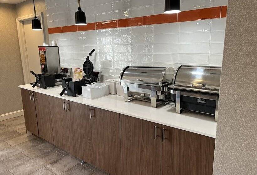 هتل La Quinta By Wyndham Nashville Airport