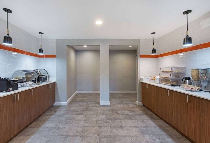 هتل La Quinta By Wyndham Nashville Airport