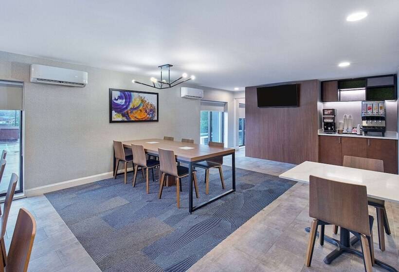 هتل La Quinta By Wyndham Nashville Airport