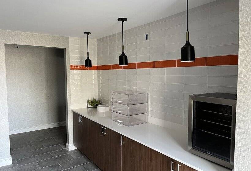 هتل La Quinta By Wyndham Nashville Airport