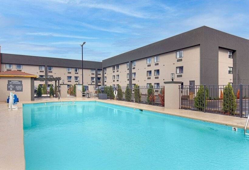 هتل La Quinta By Wyndham Nashville Airport