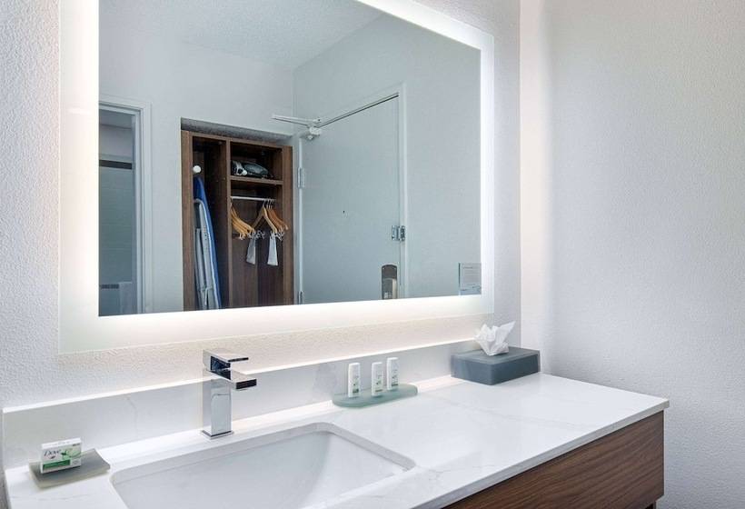 هتل La Quinta By Wyndham Nashville Airport