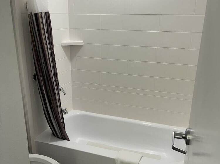 هتل La Quinta By Wyndham Nashville Airport