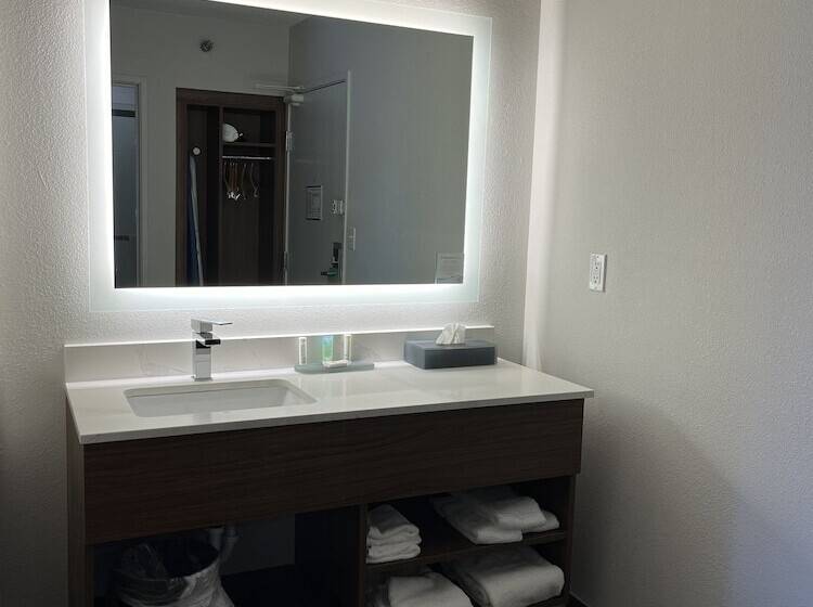 هتل La Quinta By Wyndham Nashville Airport