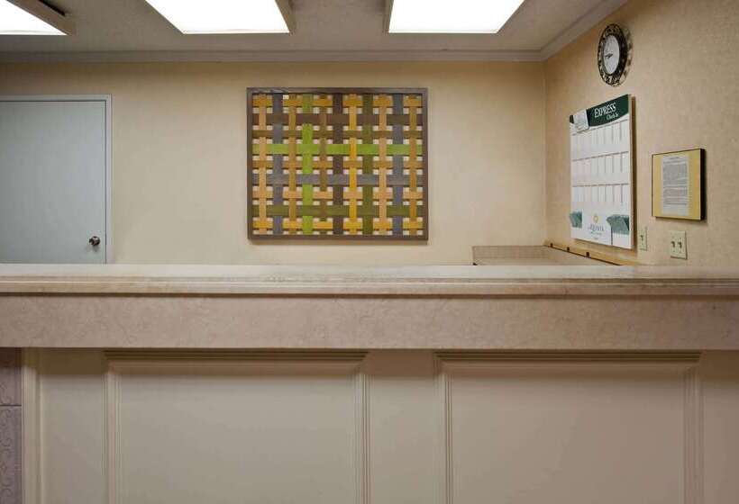 בית מלון כפרי La Quinta By Wyndham Tampa Fairgrounds - Casino