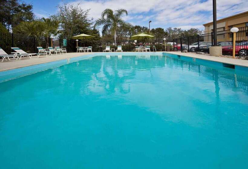 בית מלון כפרי La Quinta By Wyndham Tampa Fairgrounds - Casino