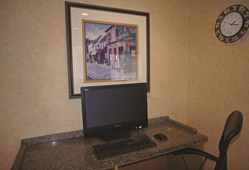 فندق La Quinta By Wyndham Tampa Fairgrounds - Casino