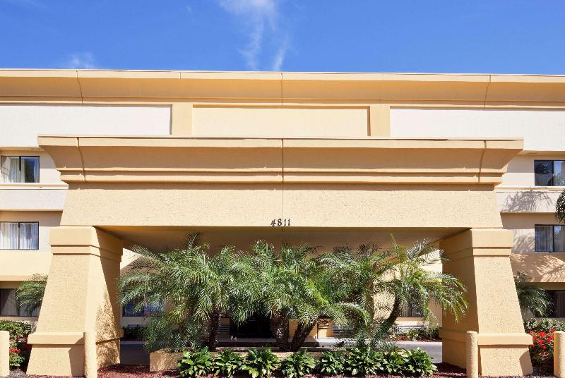 בית מלון כפרי La Quinta By Wyndham Tampa Fairgrounds - Casino