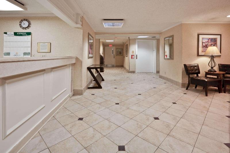 בית מלון כפרי La Quinta By Wyndham Tampa Fairgrounds - Casino